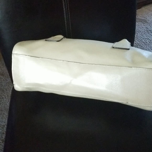 Handbag - Picture 2 of 5